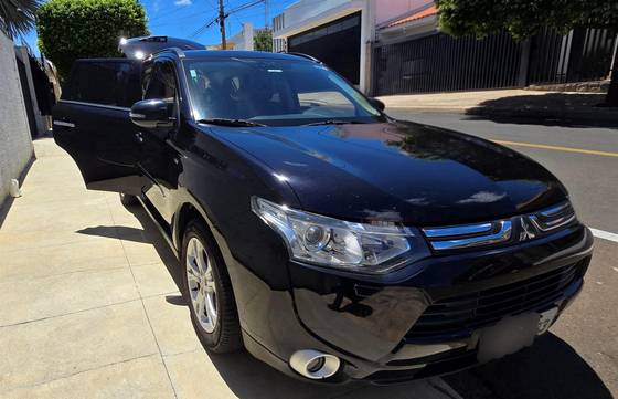 MITSUBISHI OUTLANDER 3.0 GT 4X4 V6 24V GASOLINA 4P AUTOMÁTICO MITSUBISHI OUTLANDER 3.0 GT 4X4 V6 24V GASOLINA 4P AUTOMÁTICO